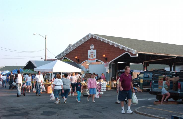 Picture - I Enjoy Shopping At The Public Market. Tomatoes 4 For $1.00, Oranges 8 For $2.50, Bananas $0.45 A Lb. Fresh 7:10 AM June 25th 2005 POD. - Rochester NY Picture Of The Day from RocPic.Com spring summer fall winter pictures photos images people buildings events concerts festivals photo image at new images daily Rochester New York Fall I Love NY I luv NY Rochester New York 2005 POD view picture photo image pictures photos images