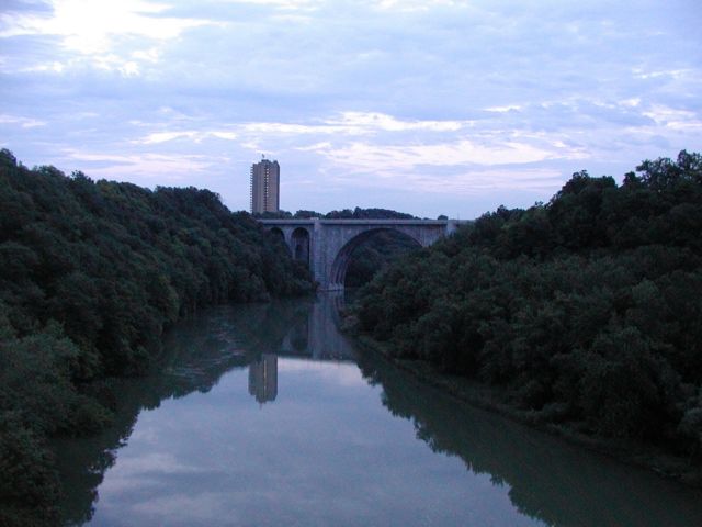 Picture - Veterans Memorial Bridge Genesee River Rochester NY - Rochester NY Picture Of The Day from DigitalSter.Com & RocPic.Com summer fall winter spring pictures photos images people buildings events concerts festivals photo image at digitalster.com new images daily 2003 Rochester New York Summer I Love NY I luv NY Rochester New York Jul 22nd 2003 POD summer view picture photo image pictures photos images