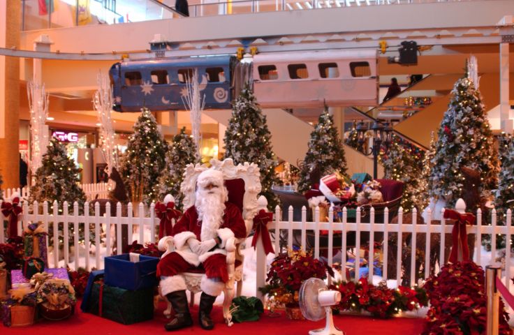 Picture - Christmas Monorail And Santa At Midtown Plaza. Dec 18th 2004 POD.  - Rochester NY Picture Of The Day from RocPic.Com fall winter spring summer pictures photos images people buildings events concerts festivals photo image at new images daily Rochester New York Fall I Love NY I luv NY Rochester New York 2004 POD view picture photo image pictures photos images