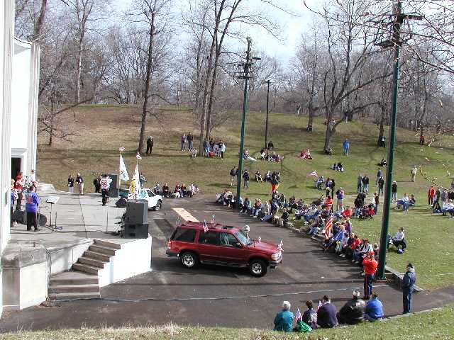 Rochester's own Nik and the Nice Guys took the stage and gave the early Saturday morning crowd some music to stretch out with. Image 3 of 60  -  62 kB