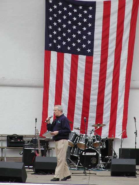 Master of ceremonies, WHAM News Anchor Bill Lowe, jokes with the audiance at the Rally 'Round America celebration held at Highland Bowl Rochester NY April 19th, 2003 . Image 32 of 60  -  42 kB