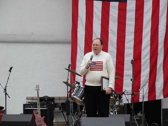 Monroe County Executive, Jack Doyle, declares April 19th, 2003 as Rally 'Round America day. Image 40 of 60  -  30 kB